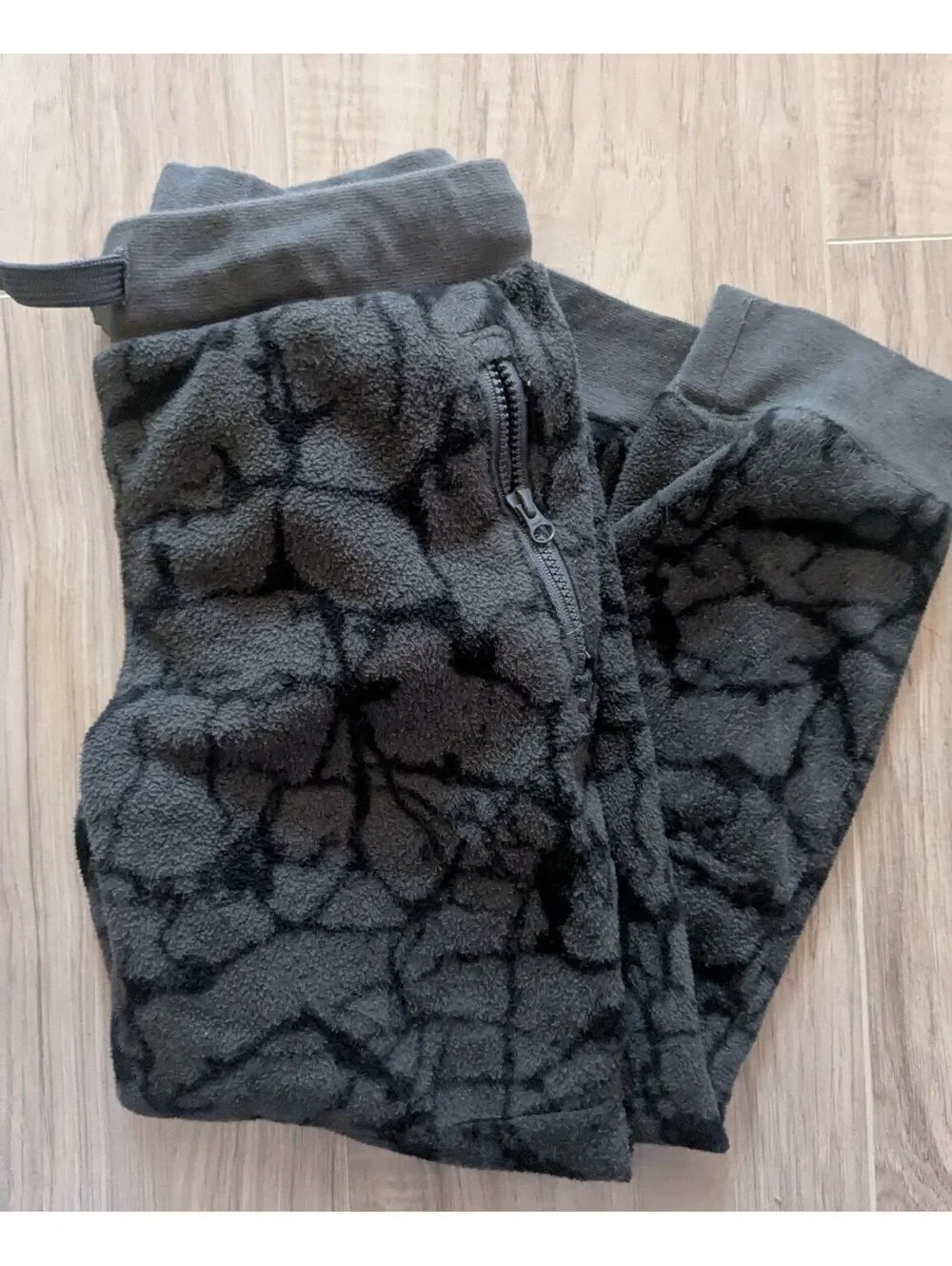 Boys small 6/7 fleece pants